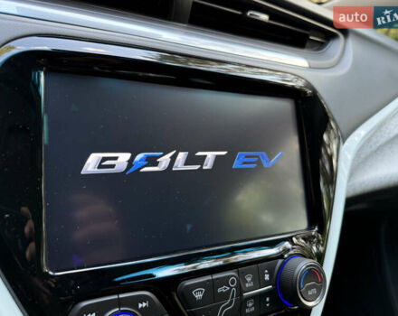 Белый Шевроле Bolt EV, объемом двигателя 0 л и пробегом 69 тыс. км за 14950 $, фото 14 на Automoto.ua