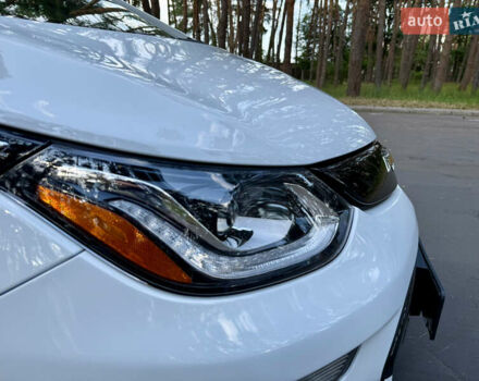 Белый Шевроле Bolt EV, объемом двигателя 0 л и пробегом 69 тыс. км за 14950 $, фото 32 на Automoto.ua