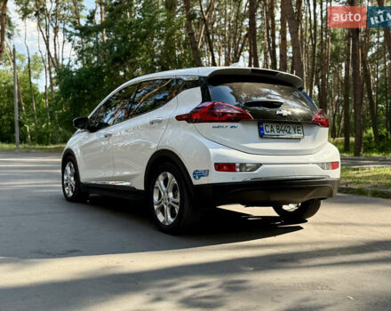 Белый Шевроле Bolt EV, объемом двигателя 0 л и пробегом 69 тыс. км за 14950 $, фото 35 на Automoto.ua