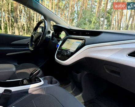 Белый Шевроле Bolt EV, объемом двигателя 0 л и пробегом 69 тыс. км за 14950 $, фото 13 на Automoto.ua