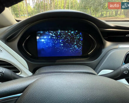 Белый Шевроле Bolt EV, объемом двигателя 0 л и пробегом 69 тыс. км за 14900 $, фото 12 на Automoto.ua