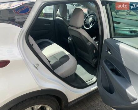 Белый Шевроле Bolt EV, объемом двигателя 0 л и пробегом 26 тыс. км за 16500 $, фото 7 на Automoto.ua