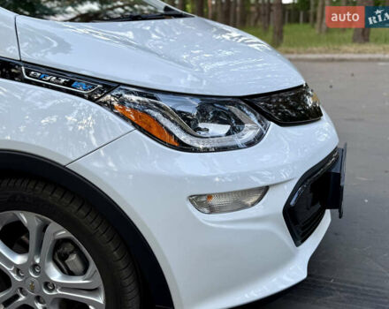 Белый Шевроле Bolt EV, объемом двигателя 0 л и пробегом 69 тыс. км за 14950 $, фото 37 на Automoto.ua