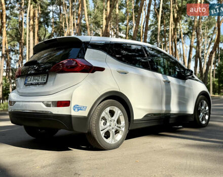 Белый Шевроле Bolt EV, объемом двигателя 0 л и пробегом 69 тыс. км за 14950 $, фото 36 на Automoto.ua