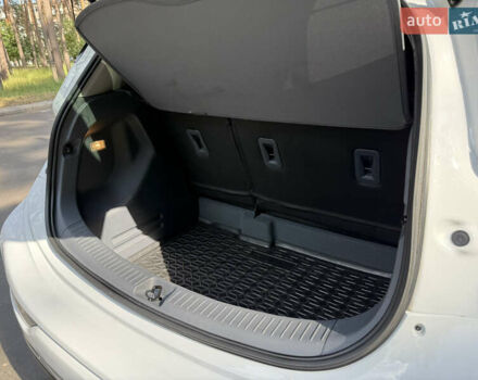 Белый Шевроле Bolt EV, объемом двигателя 0 л и пробегом 69 тыс. км за 14950 $, фото 7 на Automoto.ua