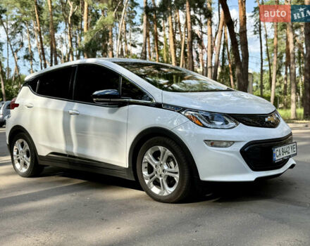 Белый Шевроле Bolt EV, объемом двигателя 0 л и пробегом 69 тыс. км за 14950 $, фото 5 на Automoto.ua