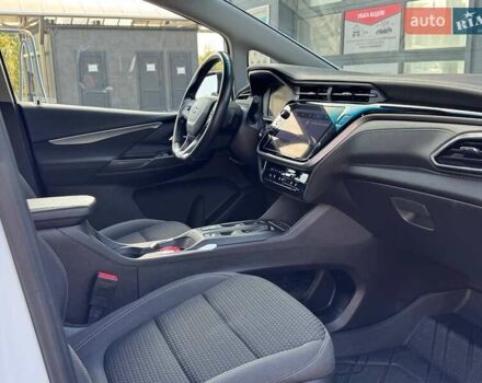 Белый Шевроле Bolt EV, объемом двигателя 0 л и пробегом 45 тыс. км за 18100 $, фото 13 на Automoto.ua