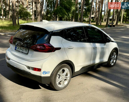 Белый Шевроле Bolt EV, объемом двигателя 0 л и пробегом 69 тыс. км за 14950 $, фото 31 на Automoto.ua