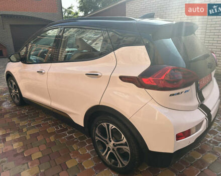 Белый Шевроле Bolt EV, объемом двигателя 0 л и пробегом 28 тыс. км за 18500 $, фото 26 на Automoto.ua