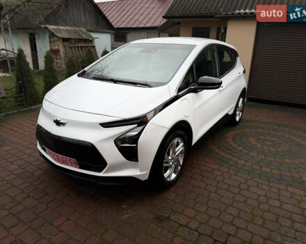 Белый Шевроле Bolt EV, объемом двигателя 0 л и пробегом 63 тыс. км за 16500 $, фото 3 на Automoto.ua