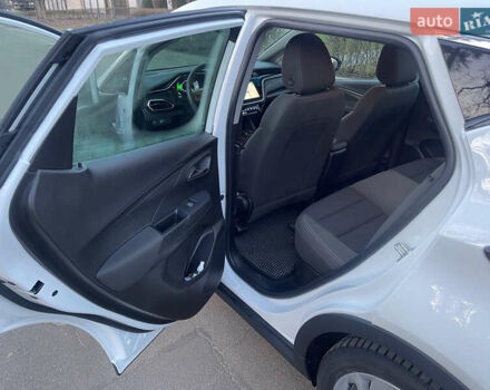 Белый Шевроле Bolt EV, объемом двигателя 0 л и пробегом 17 тыс. км за 18600 $, фото 9 на Automoto.ua