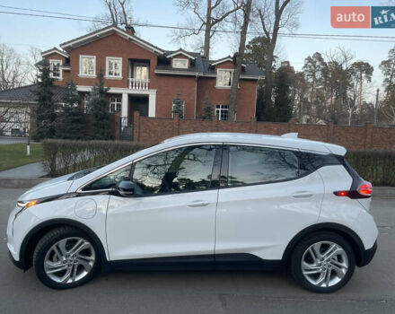 Белый Шевроле Bolt EV, объемом двигателя 0 л и пробегом 30 тыс. км за 18300 $, фото 3 на Automoto.ua