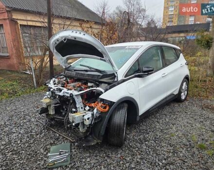 Белый Шевроле Bolt EV, объемом двигателя 0 л и пробегом 84 тыс. км за 10000 $, фото 4 на Automoto.ua