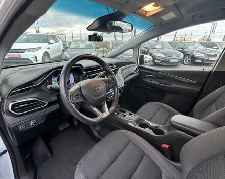 Белый Шевроле Bolt EV, объемом двигателя 0 л и пробегом 41 тыс. км за 16999 $, фото 24 на Automoto.ua