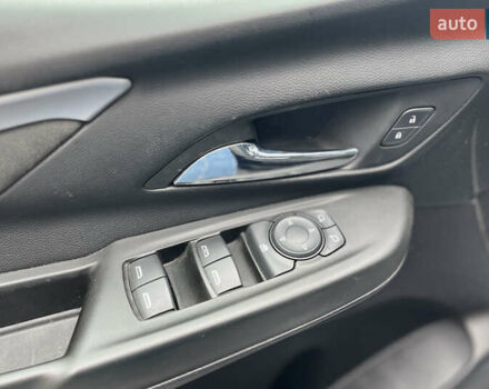 Белый Шевроле Bolt EV, объемом двигателя 0 л и пробегом 34 тыс. км за 18999 $, фото 15 на Automoto.ua