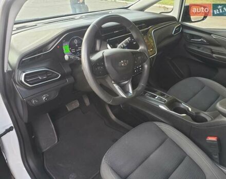 Білий Шевроле Bolt EV, об'ємом двигуна 0 л та пробігом 9 тис. км за 21000 $, фото 4 на Automoto.ua