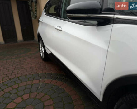 Белый Шевроле Bolt EV, объемом двигателя 0 л и пробегом 63 тыс. км за 16500 $, фото 7 на Automoto.ua