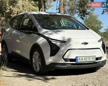 Белый Шевроле Bolt EV, объемом двигателя 0 л и пробегом 63 тыс. км за 16900 $, фото 2 на Automoto.ua