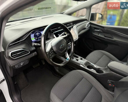 Белый Шевроле Bolt EV, объемом двигателя 0 л и пробегом 63 тыс. км за 16500 $, фото 17 на Automoto.ua