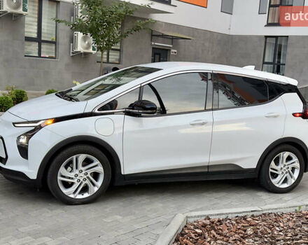 Белый Шевроле Bolt EV, объемом двигателя 0 л и пробегом 24 тыс. км за 18800 $, фото 2 на Automoto.ua