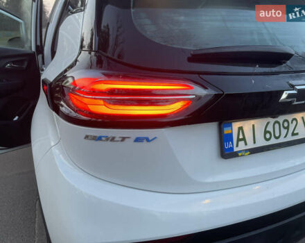 Белый Шевроле Bolt EV, объемом двигателя 0 л и пробегом 17 тыс. км за 18600 $, фото 7 на Automoto.ua