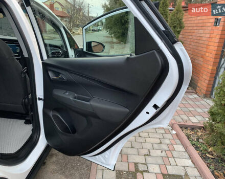 Білий Шевроле Bolt EV, об'ємом двигуна 0 л та пробігом 30 тис. км за 17050 $, фото 12 на Automoto.ua