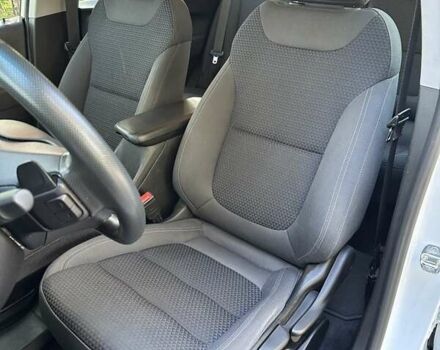 Білий Шевроле Bolt EV, об'ємом двигуна 0 л та пробігом 41 тис. км за 18600 $, фото 20 на Automoto.ua