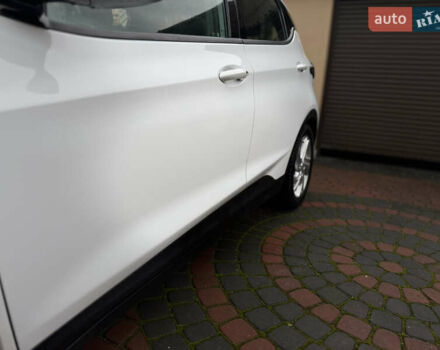 Белый Шевроле Bolt EV, объемом двигателя 0 л и пробегом 63 тыс. км за 16500 $, фото 8 на Automoto.ua