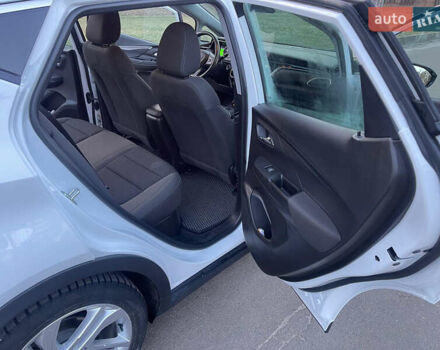 Белый Шевроле Bolt EV, объемом двигателя 0 л и пробегом 30 тыс. км за 18300 $, фото 10 на Automoto.ua