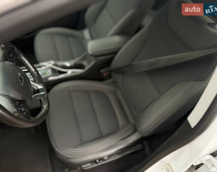 Белый Шевроле Bolt EV, объемом двигателя 0 л и пробегом 63 тыс. км за 16500 $, фото 16 на Automoto.ua