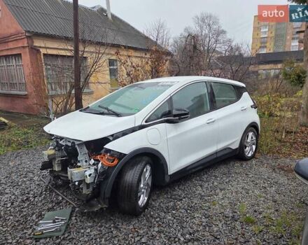 Белый Шевроле Bolt EV, объемом двигателя 0 л и пробегом 84 тыс. км за 10000 $, фото 1 на Automoto.ua
