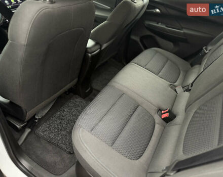 Белый Шевроле Bolt EV, объемом двигателя 0 л и пробегом 63 тыс. км за 16500 $, фото 24 на Automoto.ua