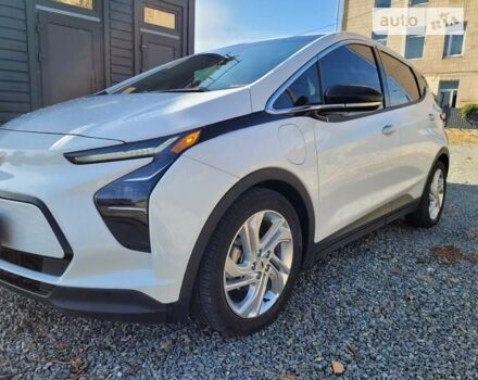 Белый Шевроле Bolt EV, объемом двигателя 0 л и пробегом 48 тыс. км за 20850 $, фото 2 на Automoto.ua