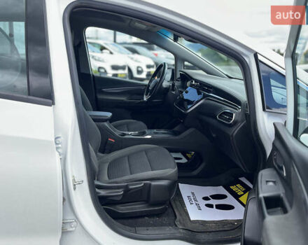 Белый Шевроле Bolt EV, объемом двигателя 0 л и пробегом 34 тыс. км за 18999 $, фото 12 на Automoto.ua