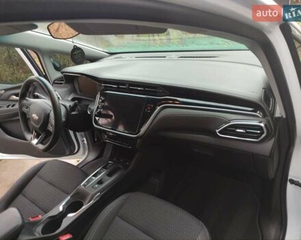 Белый Шевроле Bolt EV, объемом двигателя 0 л и пробегом 60 тыс. км за 18300 $, фото 16 на Automoto.ua