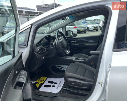 Белый Шевроле Bolt EV, объемом двигателя 0 л и пробегом 34 тыс. км за 18999 $, фото 14 на Automoto.ua