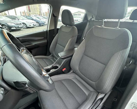 Белый Шевроле Bolt EV, объемом двигателя 0 л и пробегом 41 тыс. км за 16999 $, фото 16 на Automoto.ua