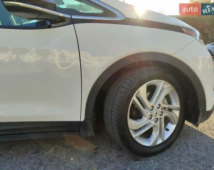 Белый Шевроле Bolt EV, объемом двигателя 0 л и пробегом 15 тыс. км за 18899 $, фото 4 на Automoto.ua