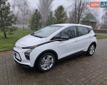 Белый Шевроле Bolt EV, объемом двигателя 0 л и пробегом 59 тыс. км за 17300 $, фото 4 на Automoto.ua