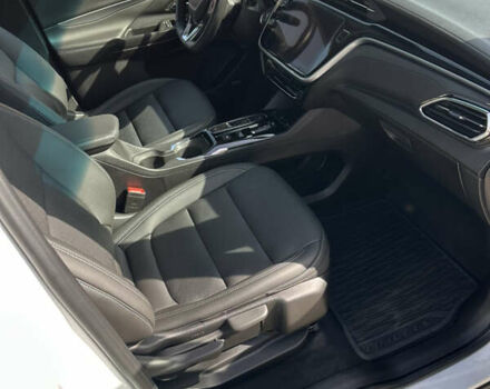 Белый Шевроле Bolt EV, объемом двигателя 0 л и пробегом 22 тыс. км за 18500 $, фото 17 на Automoto.ua