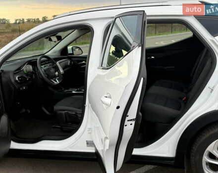 Белый Шевроле Bolt EV, объемом двигателя 0 л и пробегом 40 тыс. км за 17500 $, фото 10 на Automoto.ua