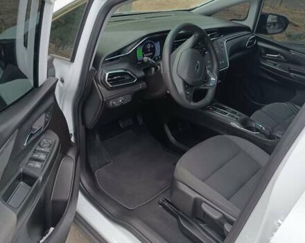 Білий Шевроле Bolt EV, об'ємом двигуна 0 л та пробігом 30 тис. км за 16600 $, фото 7 на Automoto.ua