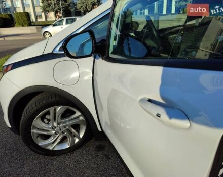 Белый Шевроле Bolt EV, объемом двигателя 0 л и пробегом 15 тыс. км за 18899 $, фото 14 на Automoto.ua