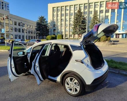 Белый Шевроле Bolt EV, объемом двигателя 0 л и пробегом 15 тыс. км за 18899 $, фото 28 на Automoto.ua