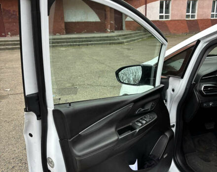 Белый Шевроле Bolt EV, объемом двигателя 0 л и пробегом 37 тыс. км за 18950 $, фото 27 на Automoto.ua