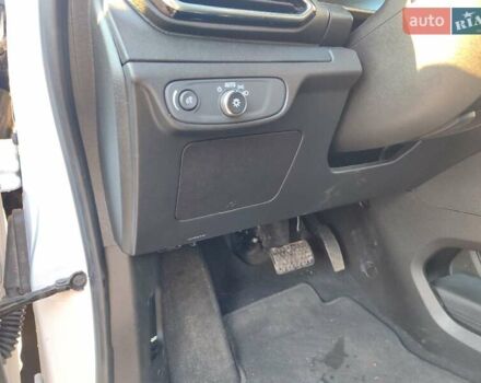 Белый Шевроле Bolt EV, объемом двигателя 0 л и пробегом 15 тыс. км за 18899 $, фото 16 на Automoto.ua