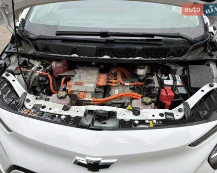 Белый Шевроле Bolt EV, объемом двигателя 0 л и пробегом 37 тыс. км за 18950 $, фото 37 на Automoto.ua