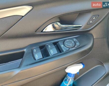 Белый Шевроле Bolt EV, объемом двигателя 0 л и пробегом 15 тыс. км за 18899 $, фото 13 на Automoto.ua