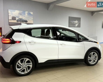 Белый Шевроле Bolt EV, объемом двигателя 0 л и пробегом 1 тыс. км за 20999 $, фото 6 на Automoto.ua