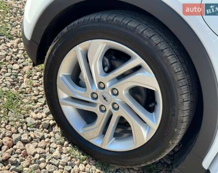 Белый Шевроле Bolt EV, объемом двигателя 0 л и пробегом 1 тыс. км за 20800 $, фото 27 на Automoto.ua